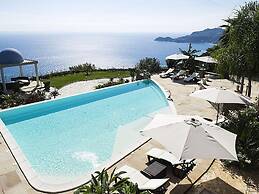 Exclusive Villa With Panoramic Swimming Pool and Hot Tub, Near the Sea