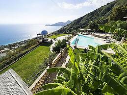 Exclusive Villa With Panoramic Swimming Pool and Hot Tub, Near the Sea