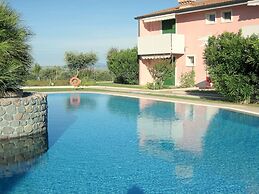 Vibrant Holiday Home in Lazise with Swimming Pool near Lake