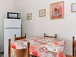 Vibrant Holiday Home in Lazise with Swimming Pool near Lake