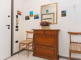 Vibrant Holiday Home in Lazise with Swimming Pool near Lake