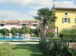 Vibrant Holiday Home in Lazise with Swimming Pool near Lake