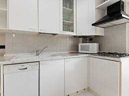 Vibrant Holiday Home in Lazise with Swimming Pool near Lake