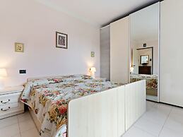 Vibrant Holiday Home in Lazise with Swimming Pool near Lake