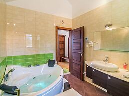 Beautiful Villa on the Island of Brac With Infinity Pool, Beach at 30 