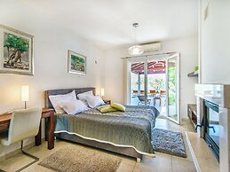 Beautiful Villa on the Island of Brac With Infinity Pool, Beach at 30 