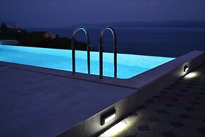 Sea View Apartment With a Shared Pool
