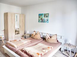Spacious Apartment With Garden Near the sea