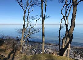 Spacious Bungalow near Sea in Grundshagen