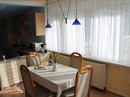 Spacious Bungalow near Sea in Grundshagen