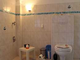 Spacious Bungalow near Sea in Grundshagen