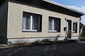 Spacious Bungalow near Sea in Grundshagen