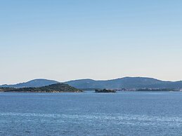 Sea-view Apartment With Garden