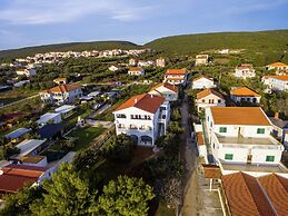 Sea-view Apartment With Garden