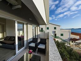 Sea-view Apartment With Garden