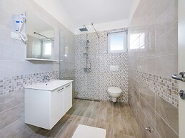 Sea-view Apartment With Garden