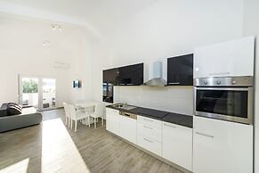 Sea-view Apartment With Garden