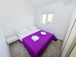 Sea-view Apartment With Garden