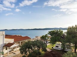 Sea-view Apartment With Garden