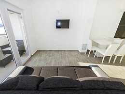 Sea-view Apartment With Garden