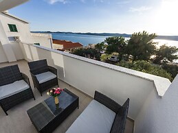 Sea-view Apartment With Garden