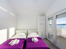 Sea-view Apartment With Garden