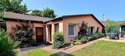 Einladender Bungalow in Kropelin mit Terrasse