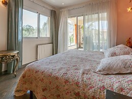 Fantastic Large Holiday Home With Pool for 8 People in Rosas