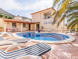Fantastic Large Holiday Home With Pool for 8 People in Rosas