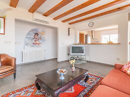Fantastic Large Holiday Home With Pool for 8 People in Rosas