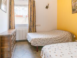 Fantastic Large Holiday Home With Pool for 8 People in Rosas