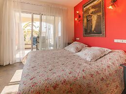 Fantastic Large Holiday Home With Pool for 8 People in Rosas