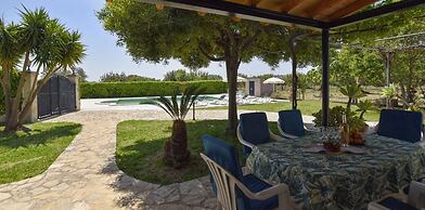 Belvilla by OYO Tabou