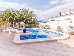 Luxurious Apartment in Roses With Swimming Pool