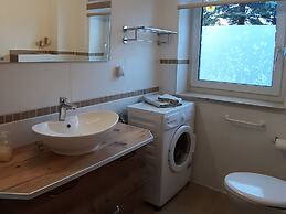 Sunny Holiday Apartment at the Forest Büdnerreihe
