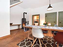 Charming Apartment With Terrace in Steffenshagen