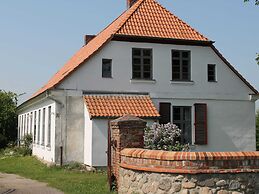 Charming Apartment With Terrace in Steffenshagen