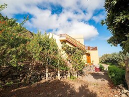 Nature Meets Luxury in Nice Apartment near Tenerife Coastline