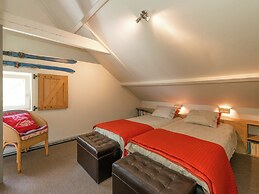 Beautiful Holiday Home in Redu With Whirlpool