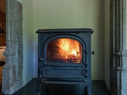 Beautiful Holiday Home in Redu With Whirlpool