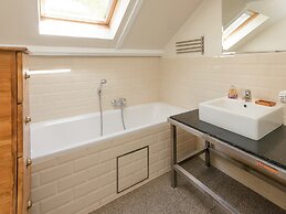Beautiful Holiday Home in Redu With Whirlpool