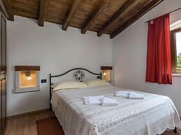 Spacious Villa in Tinjan With Pool