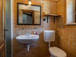 Spacious Villa in Tinjan With Pool