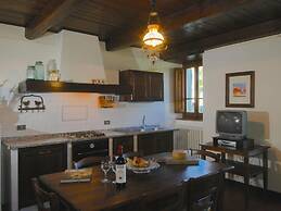 Agriturismo near Cortona with Spacious Garden & Swimming Pool