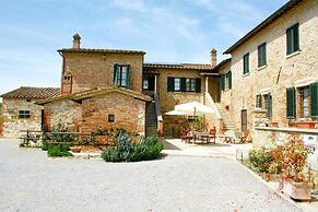 Farmhouse in Asciano With Pool & BBQ