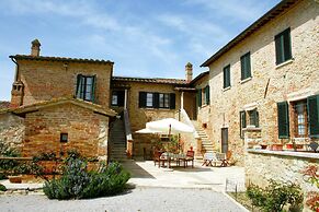 Farmhouse in Asciano With Pool & BBQ
