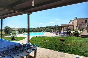 Farmhouse in Asciano With Pool & BBQ