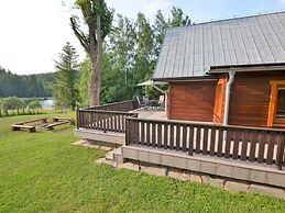 Home With Well-kept Fenced-in Rice on the Shore