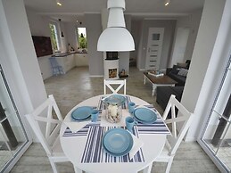 A Luxury Villa in a Seaside Village.living Room, 2 Bedrooms, 2 Bathroo