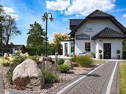 A Luxury Villa in a Seaside Village.living Room, 2 Bedrooms, 2 Bathroo